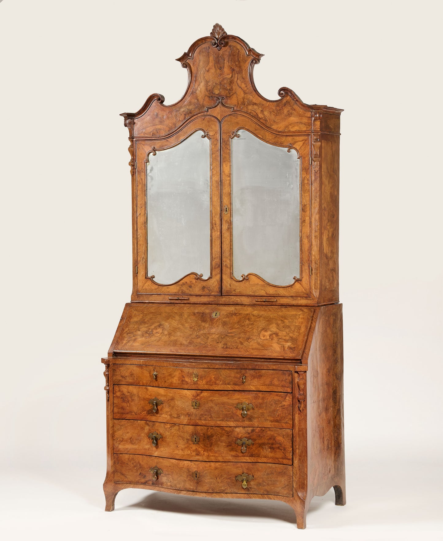 Trumeau Luigi XV mosso fronte e fianchi. Emilia / Toscana. Primi 700