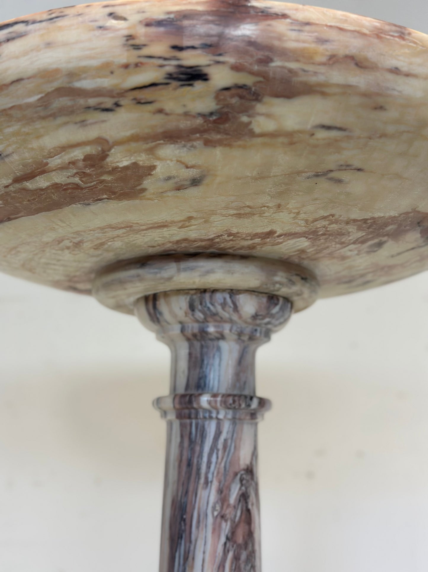 ACQUASANTIERA INIZI XX SECOLO
IN MARMO ARABESCATO DI CARRARA