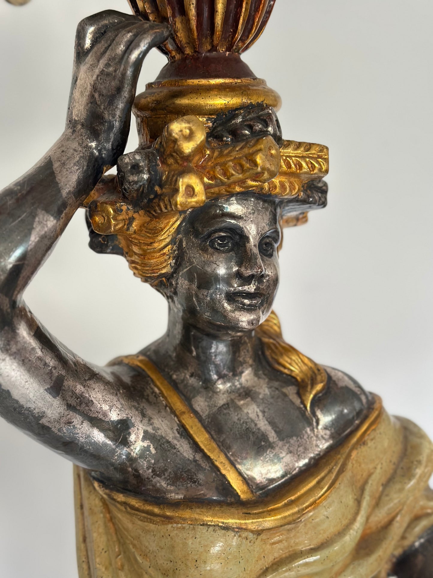 Lampada da terra. Moro di Venezia legno scolpito laccato dorato XX secolo