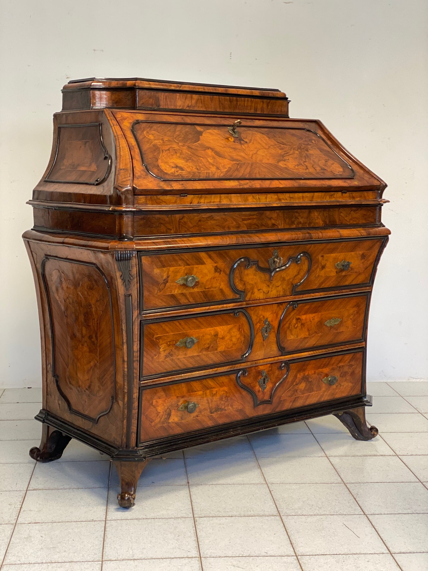 Ribalta Luigi XV lombarda a urna . Milano 1730