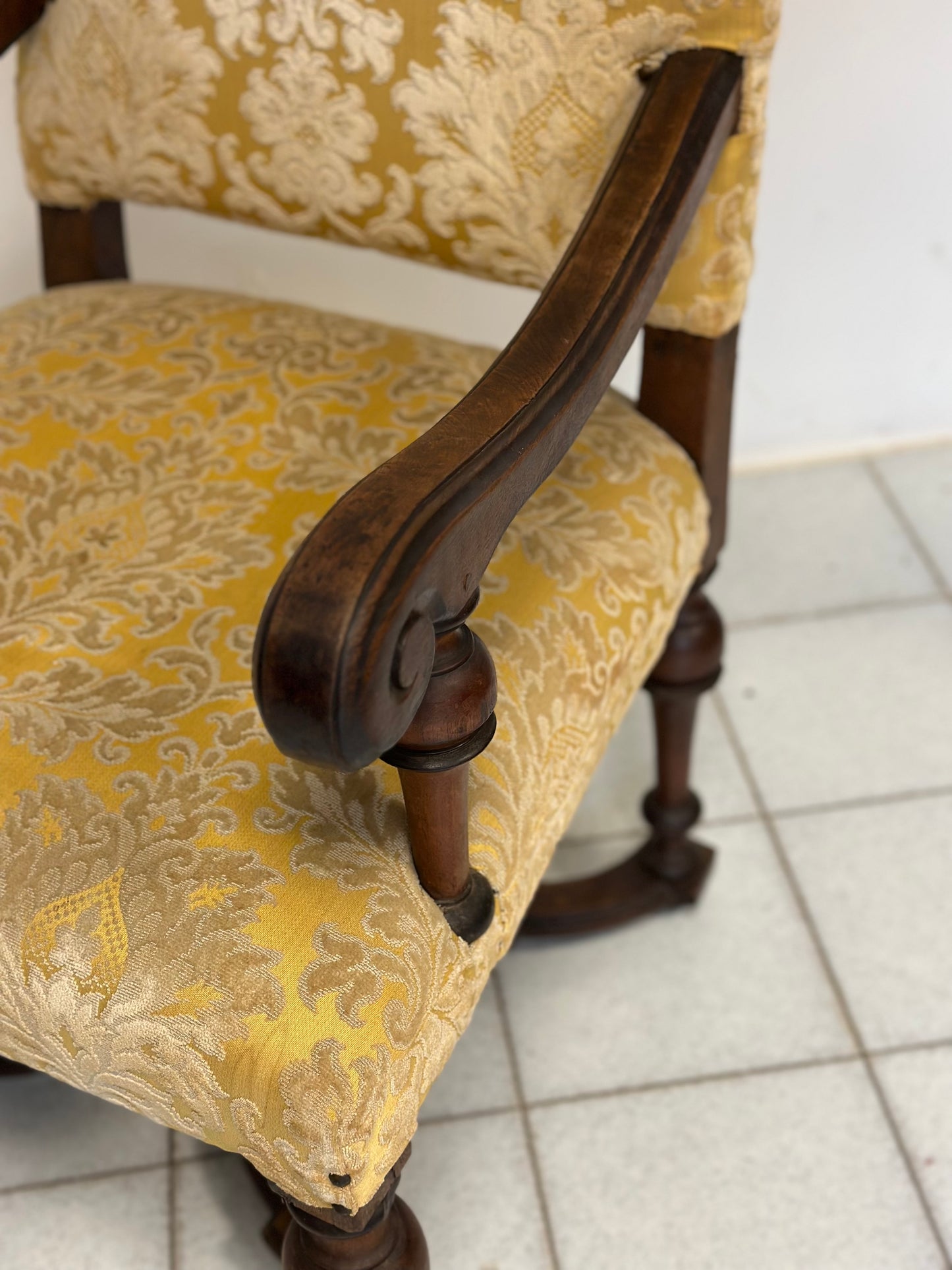 Poltrona Luigi XIV lombarda .Inizio XVIII secolo