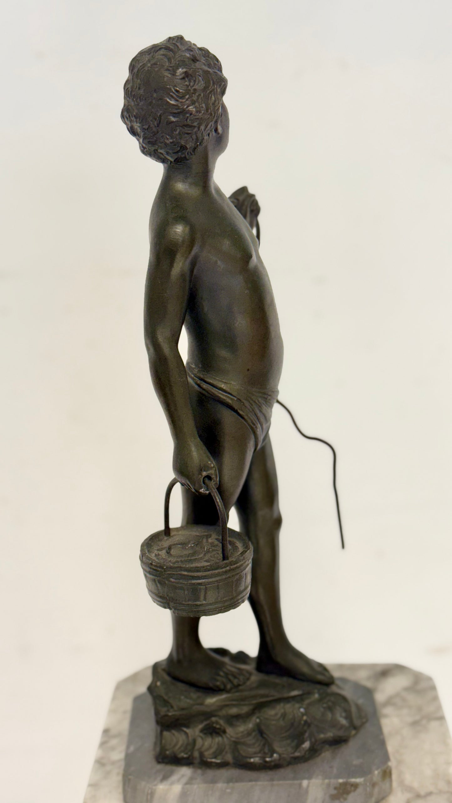 Scultura in bronzo. Fanciullo fine XIX secolo . H 38 cm