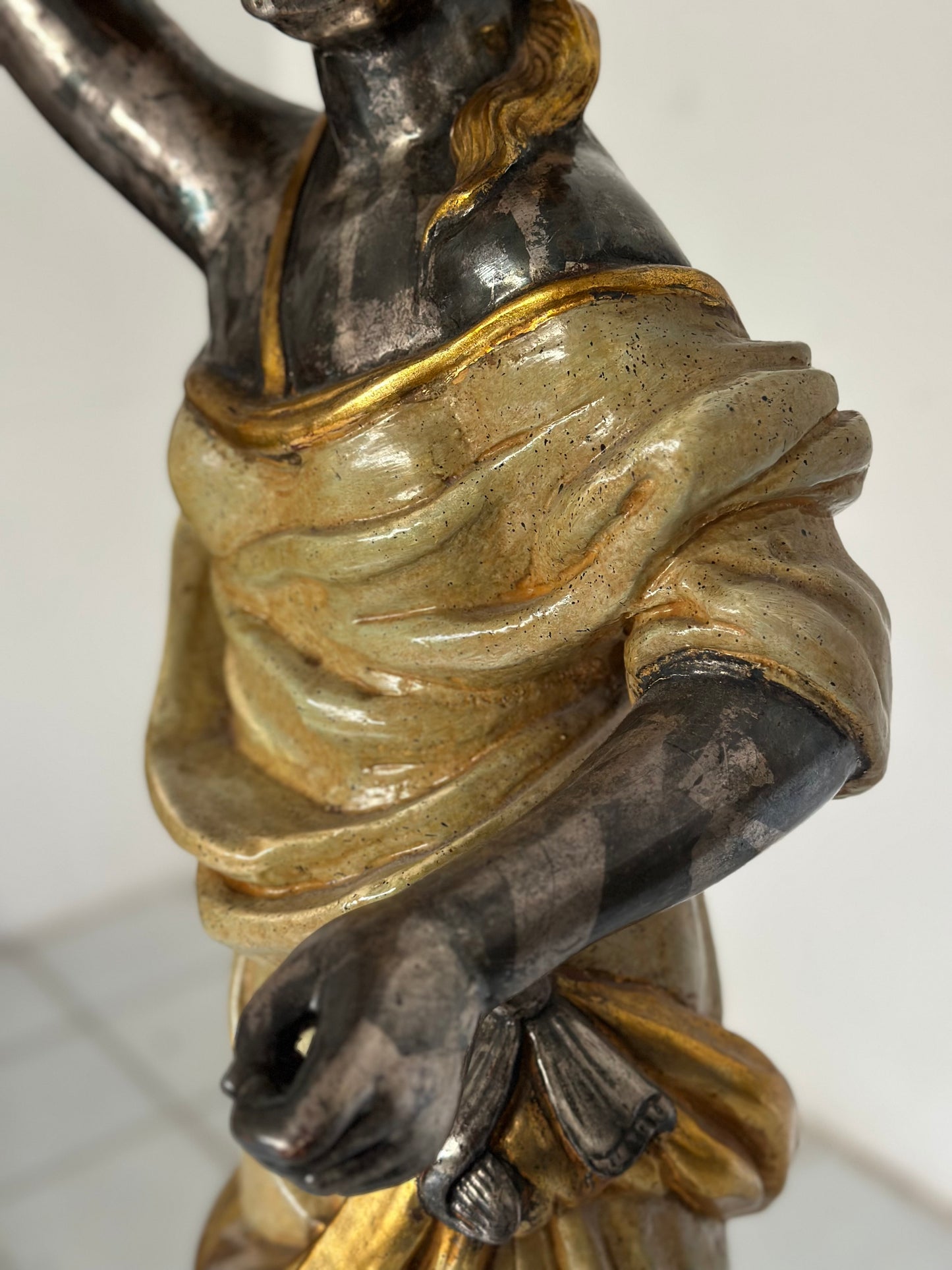 Lampada da terra. Moro di Venezia legno scolpito laccato dorato XX secolo