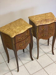 Coppia di comodini napoleone III bombati lastronati bois de rose fine XIX / XX secolo