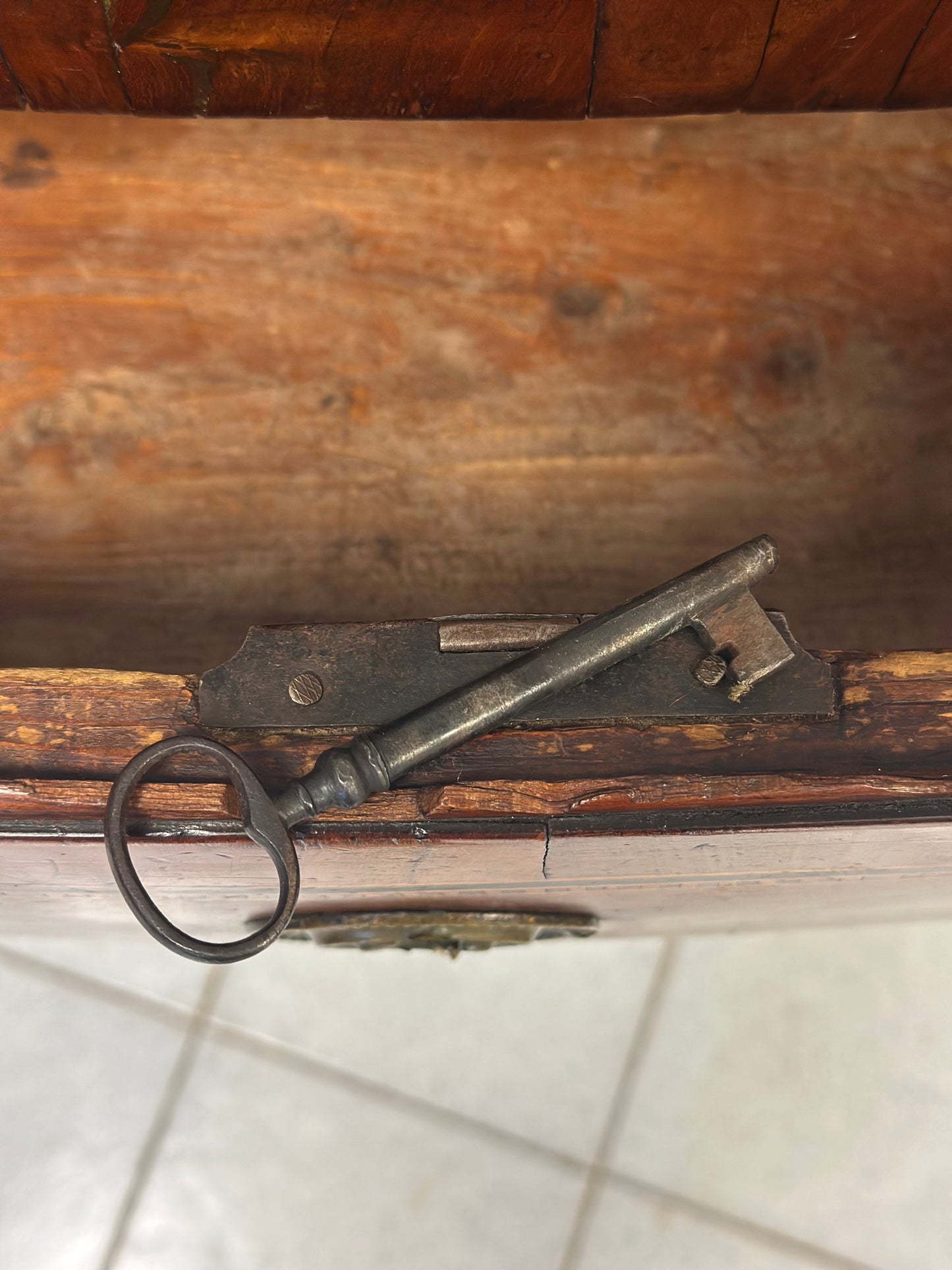 Cassettone a balestra . Verona/ Vicenza Luigi XVI. Fine 700