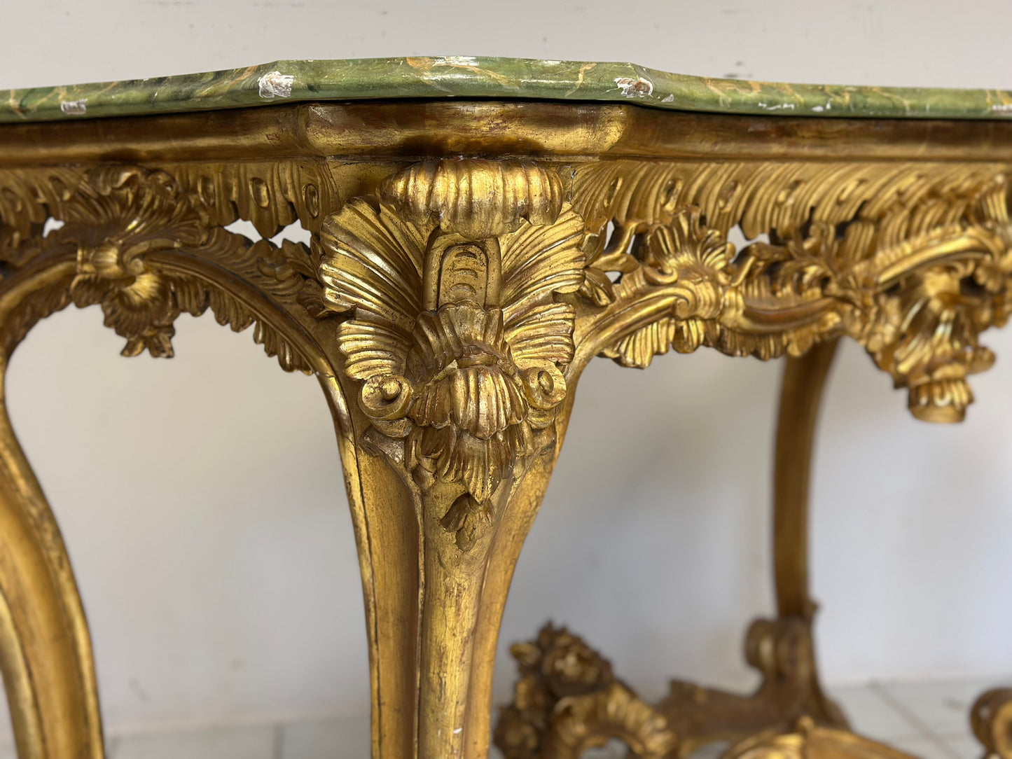 Consolle in legno intagliato e dorato .Napoli XVIII secolo