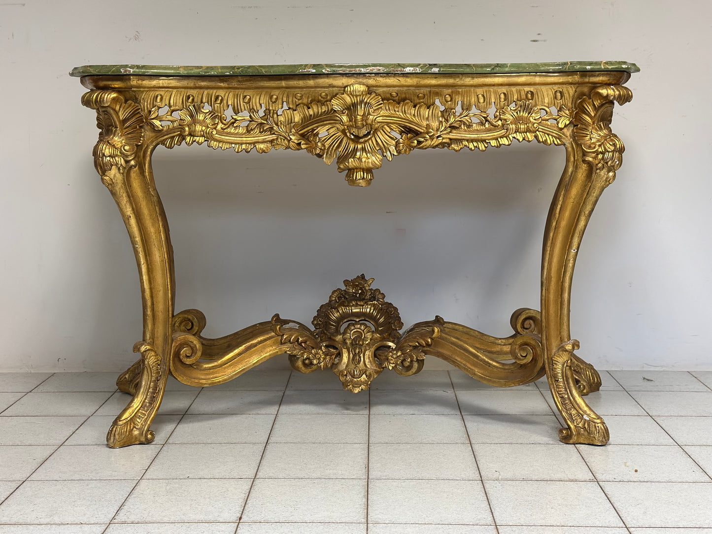 Consolle in legno intagliato e dorato .Napoli XVIII secolo