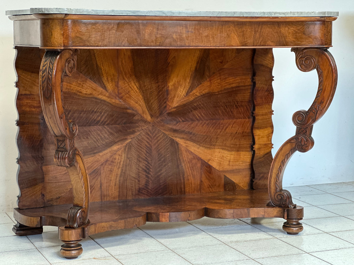 Consolle Carlo X
lombarda in noce .XIX Restaurata