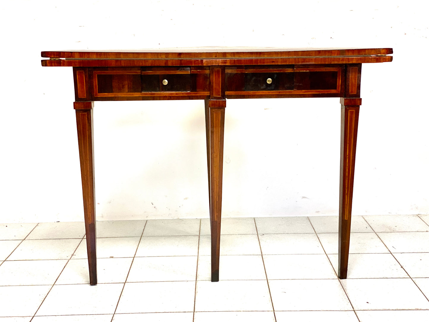Tavolino da gioco luigi xvi . Genova fine 700.