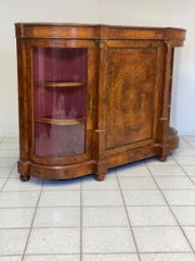 Credenza vittoriana lastronata in radica . XIX secolo