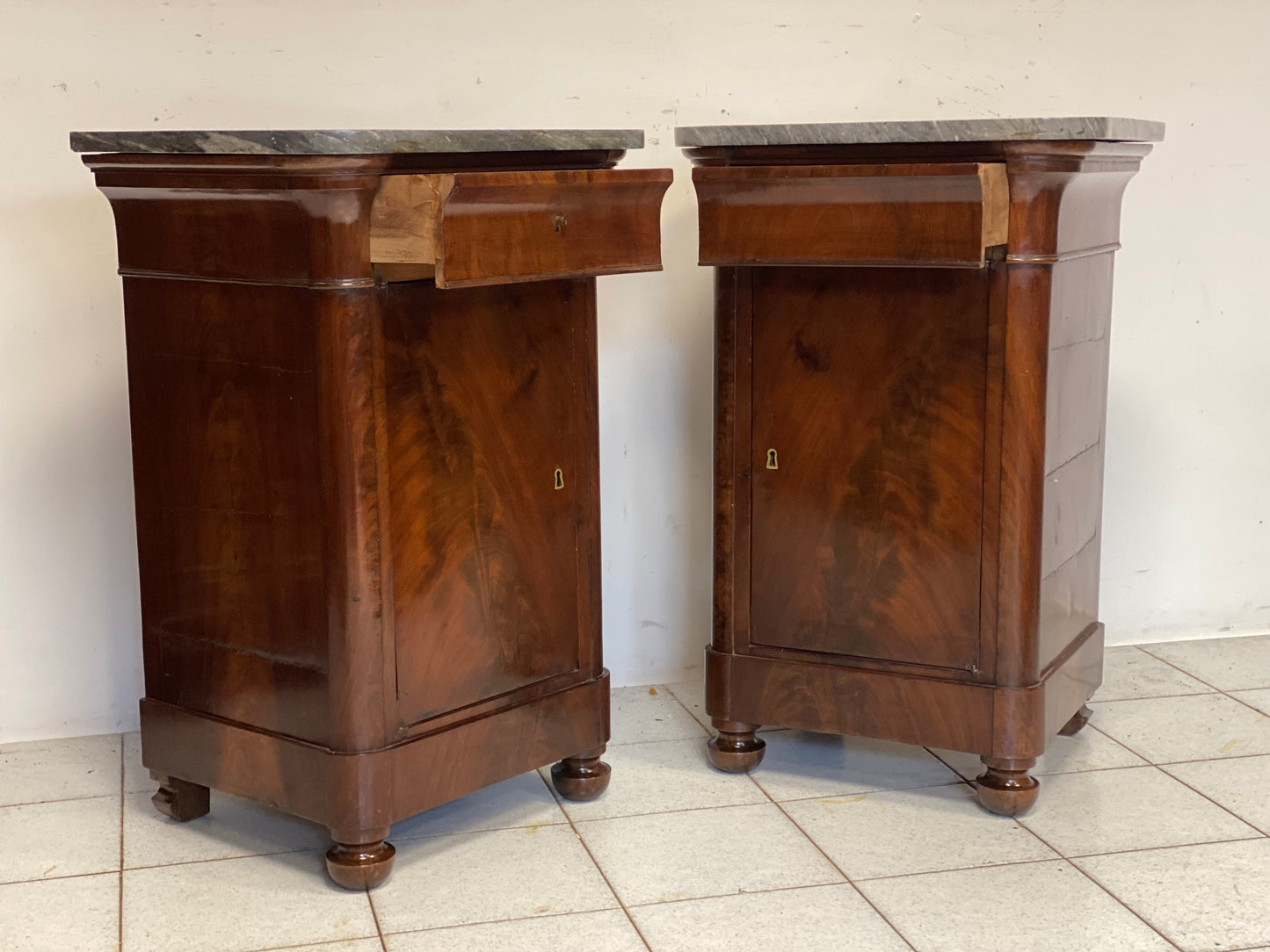 Coppia di comodini Carlo X . Genova inizio XIX secolo