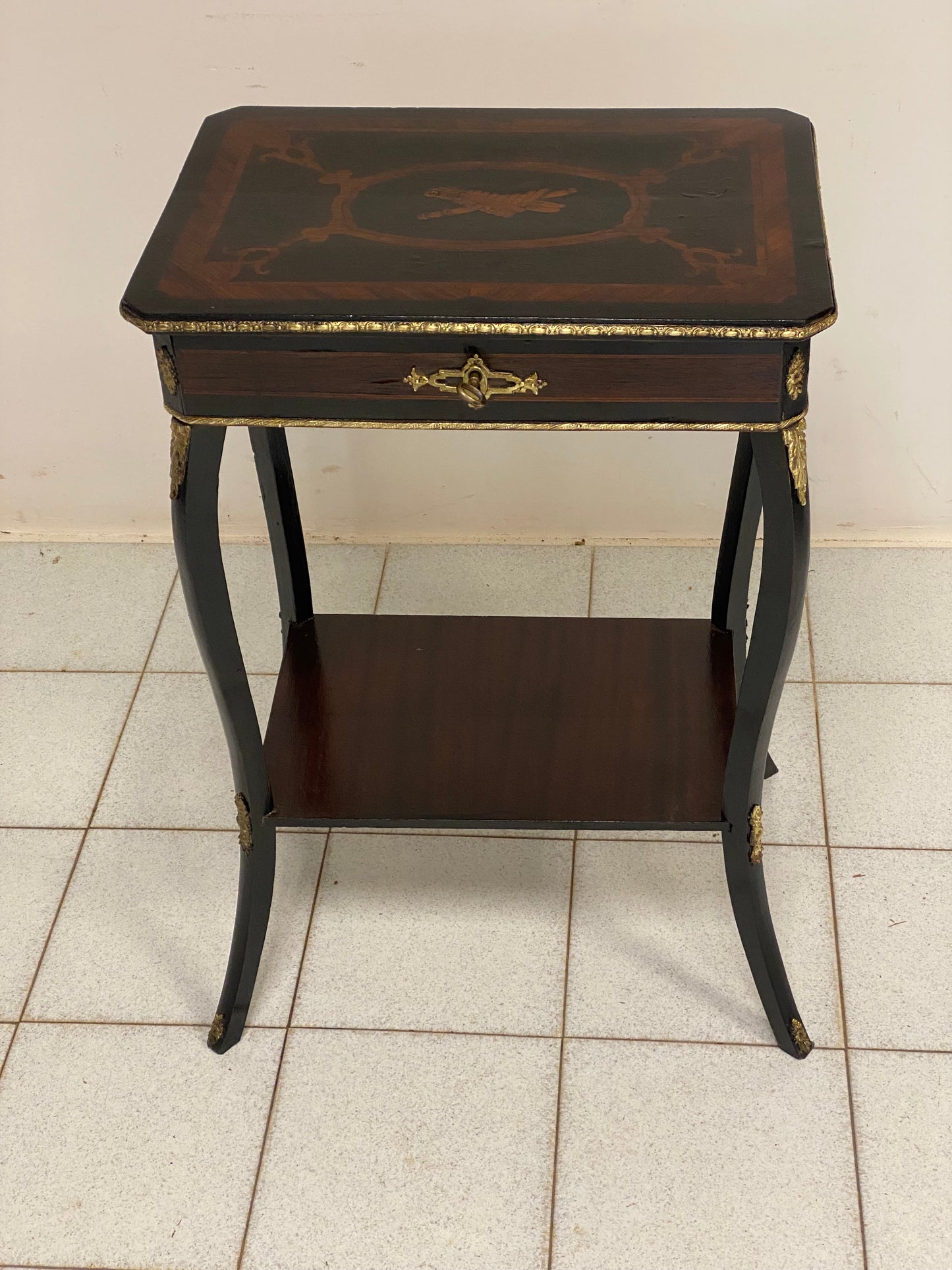 Tavolino da centro Napoleone III . Restaurato
