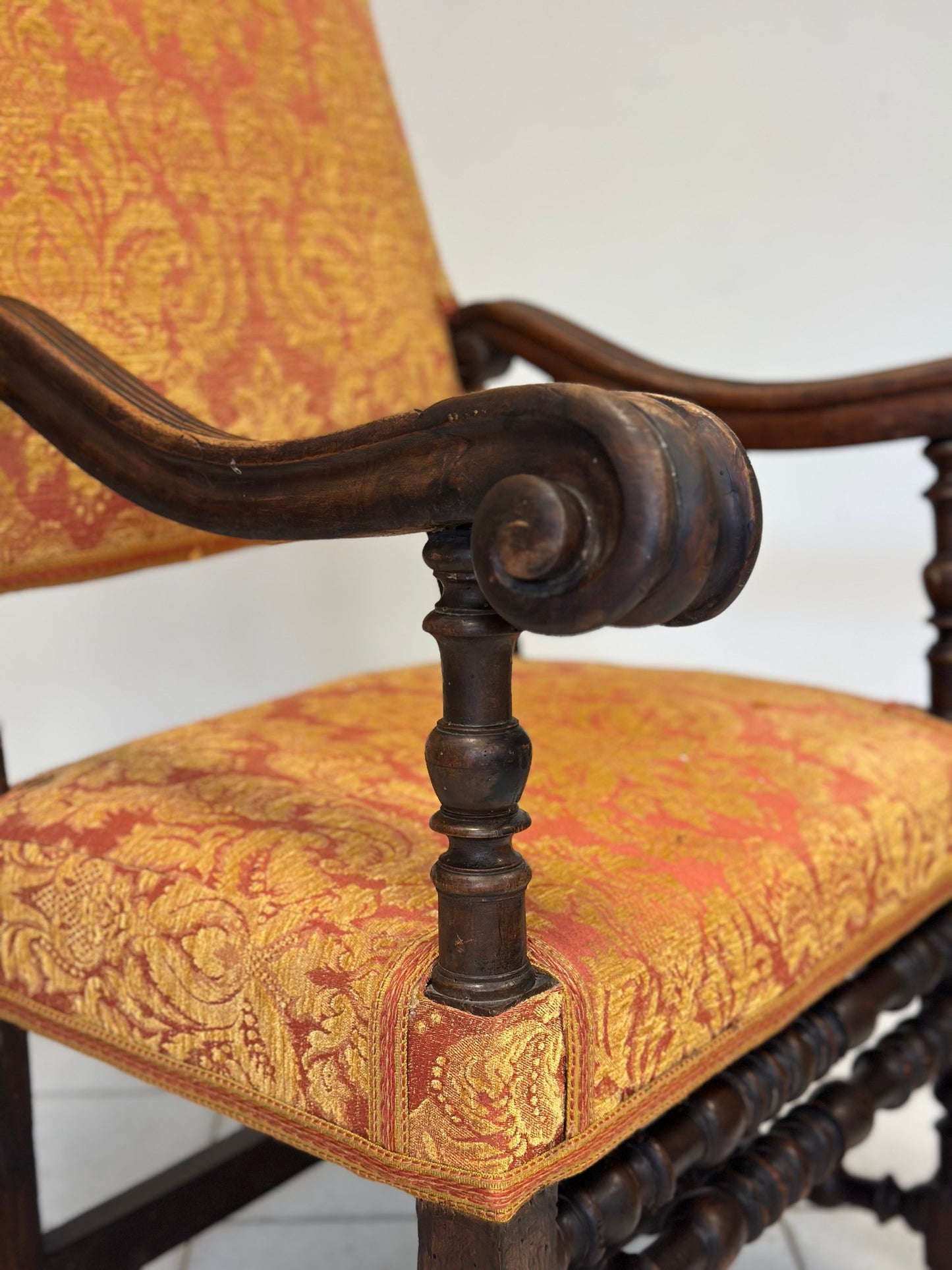 Trono seggiolone capotavola . Modena XVII secolo