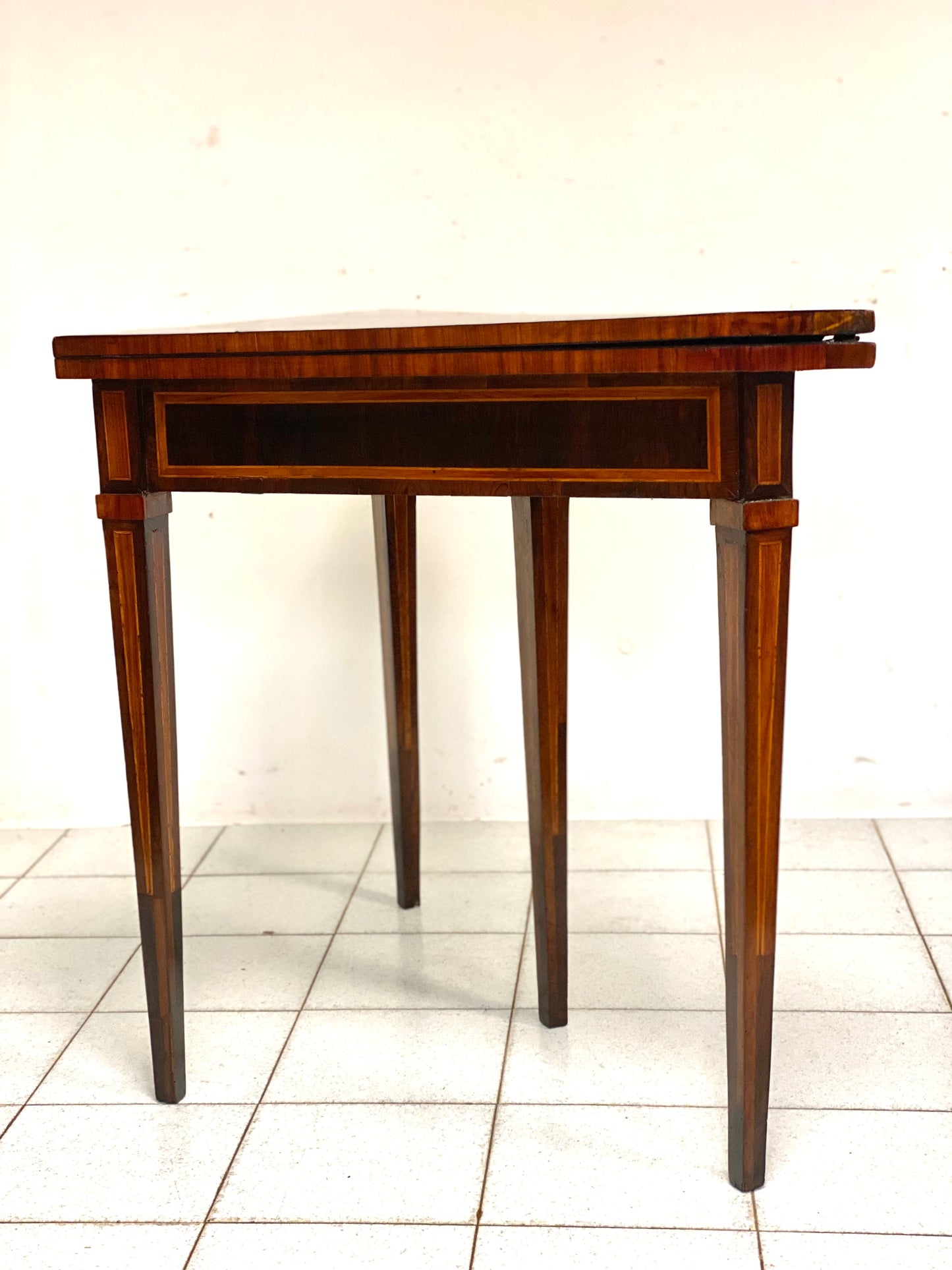 Tavolino da gioco luigi xvi . Genova fine 700.