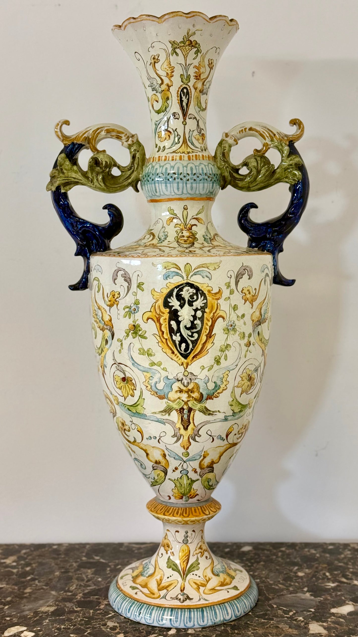 Vaso in maiolica policroma . Giovanni Mollica Napoli XIX secolo. Altezza 78 cm