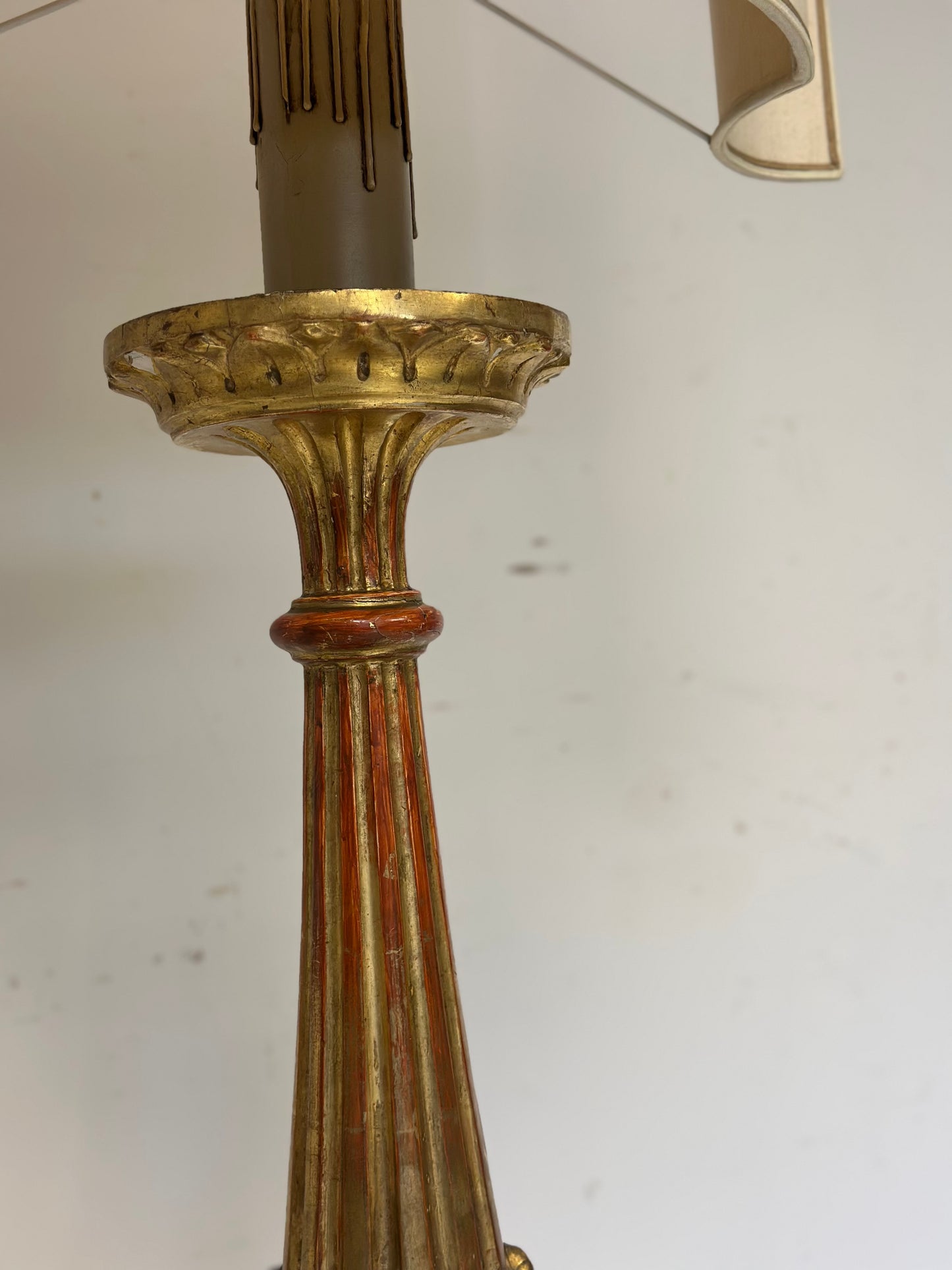 Coppia di candelieri lignei in foglia oro . Primo impero inizio 800. 170 cm