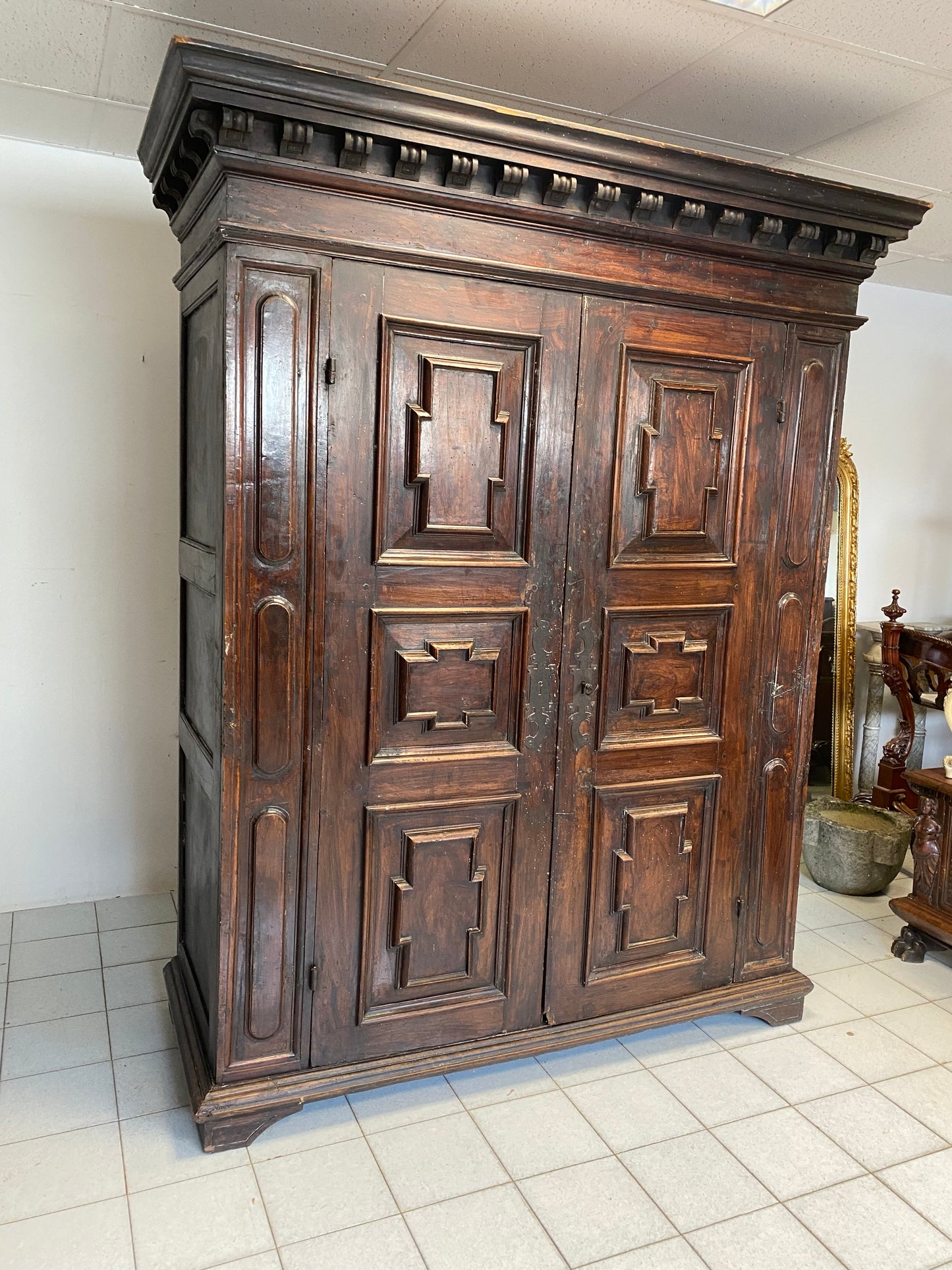 Armadio lombardo . Brescia Bergamo XVII secolo