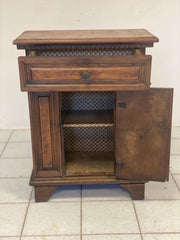 Mobiletto una porta con cassetto . XVII secolo