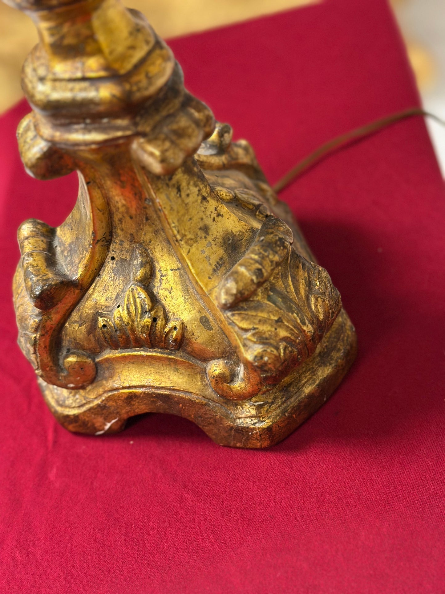 Torcera in legno intagliato e dorato Luigi XVI fine 700