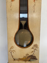 Orologio a pendolo da terra laccato e dipinto . XIX secolo
