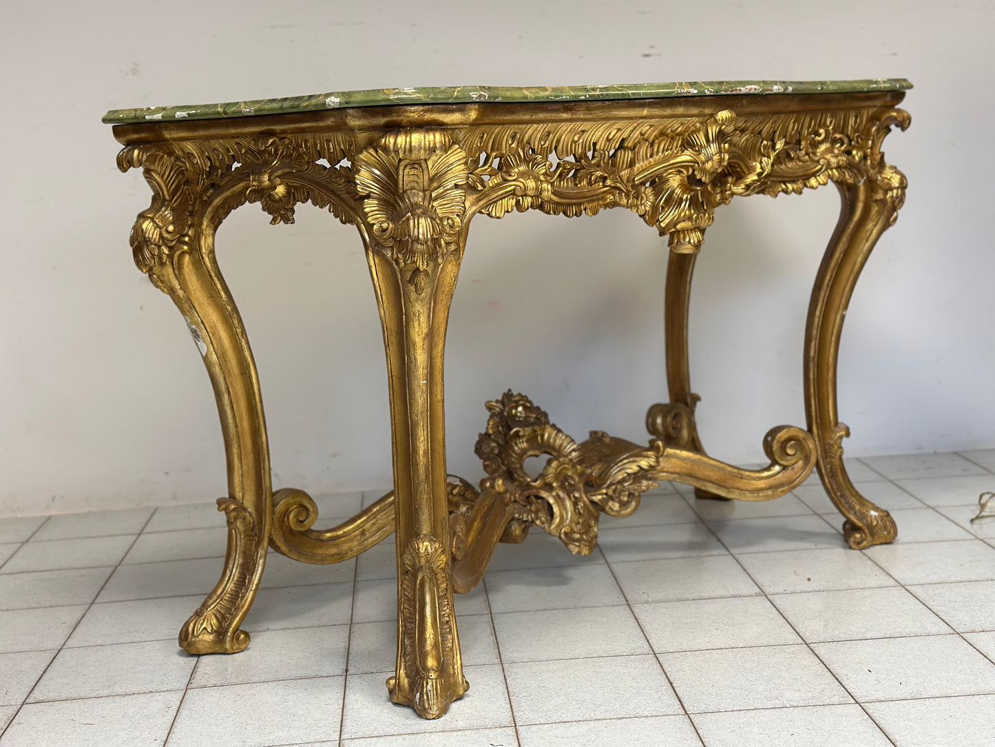 Consolle in legno intagliato e dorato .Napoli XVIII secolo