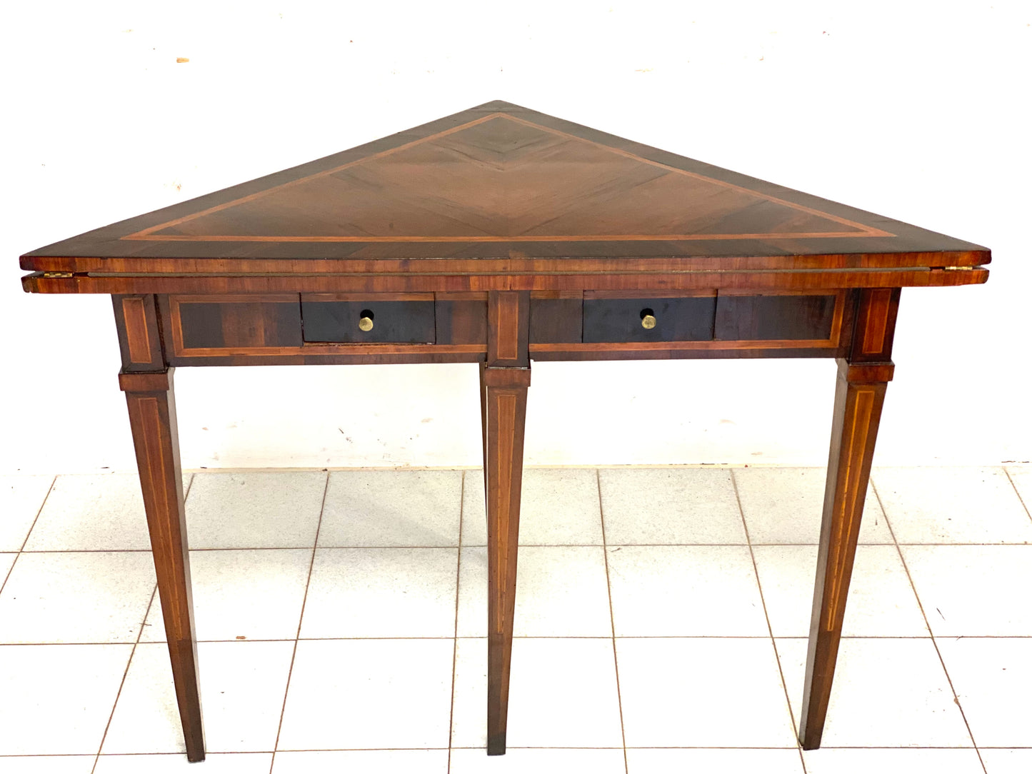 Tavolino da gioco luigi xvi . Genova fine 700.