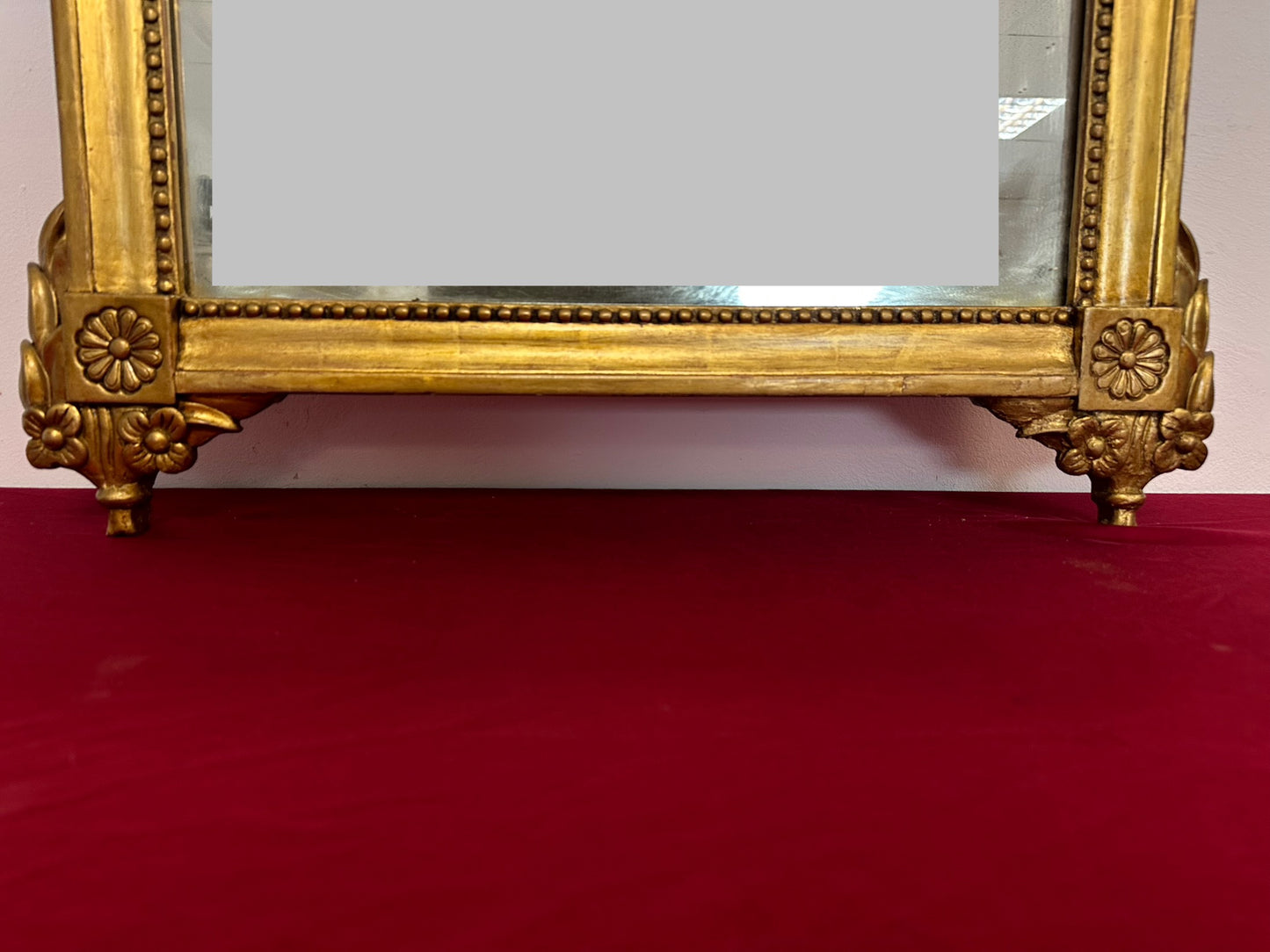 Specchiera in legno intagliato e dorato a foglia. Toscana epoca impero prima metà 800