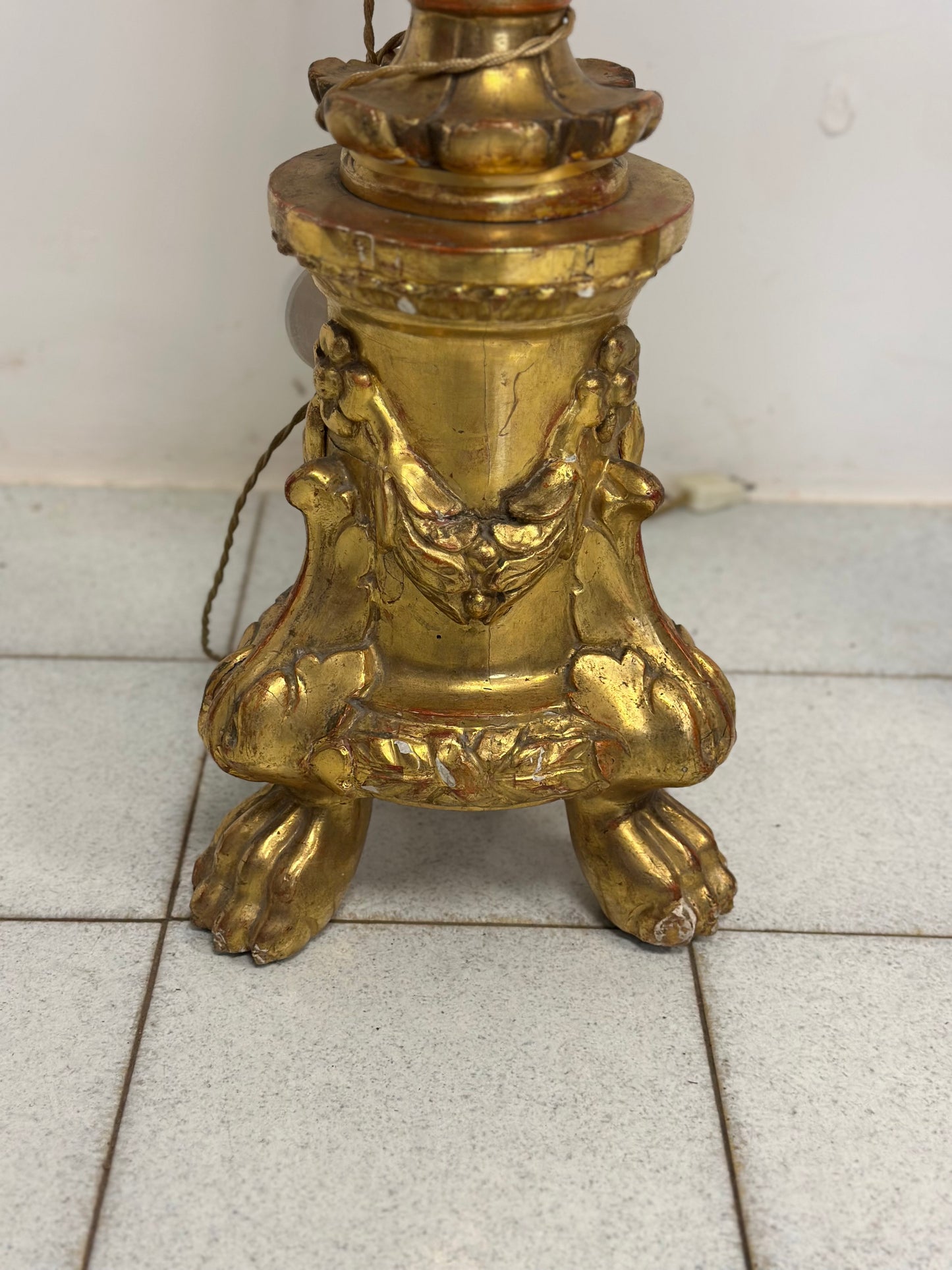 Coppia di candelieri lignei in foglia oro . Primo impero inizio 800. 170 cm