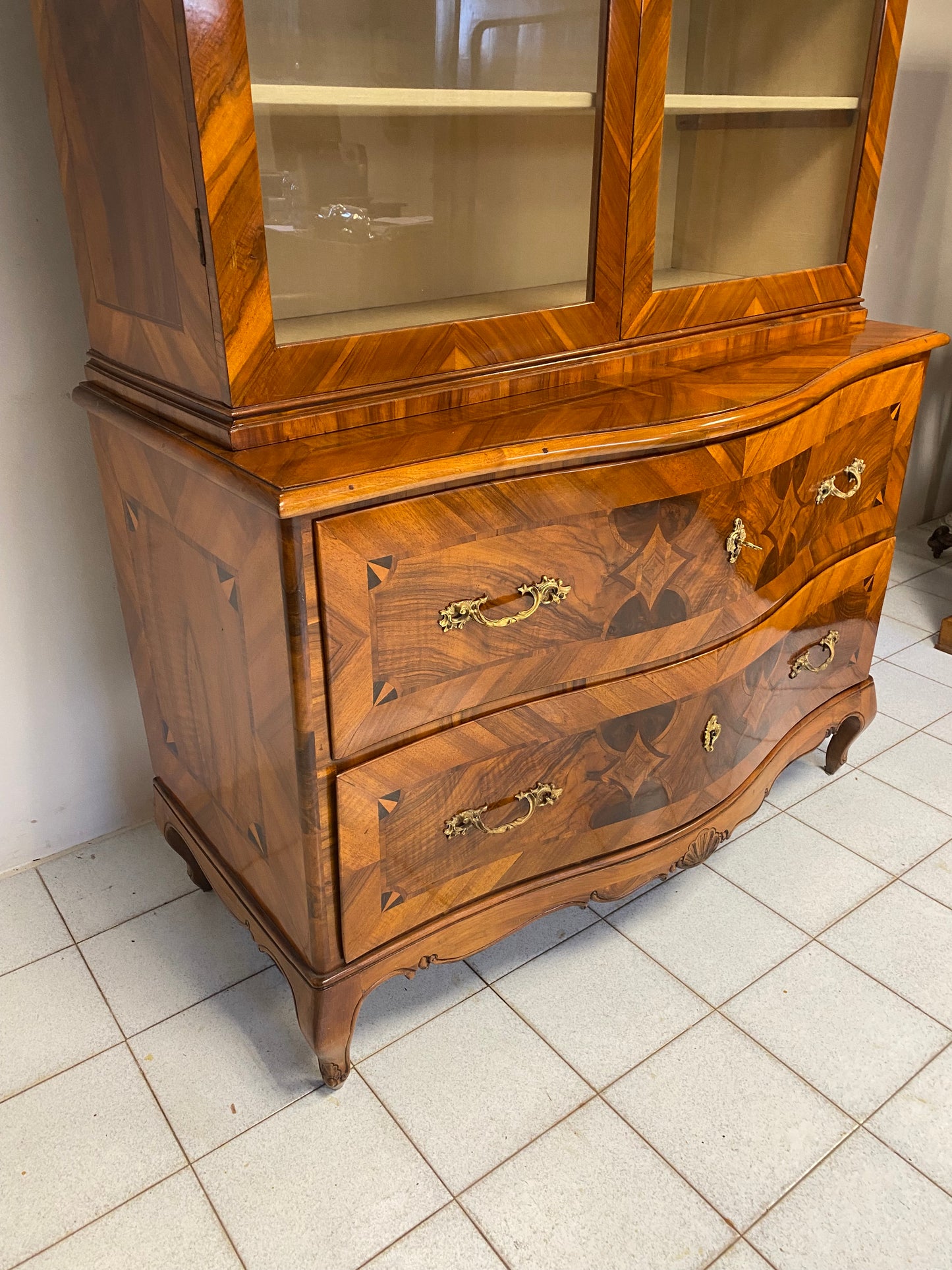 Louis XV shaped chest of drawers with riser. Emilia 700