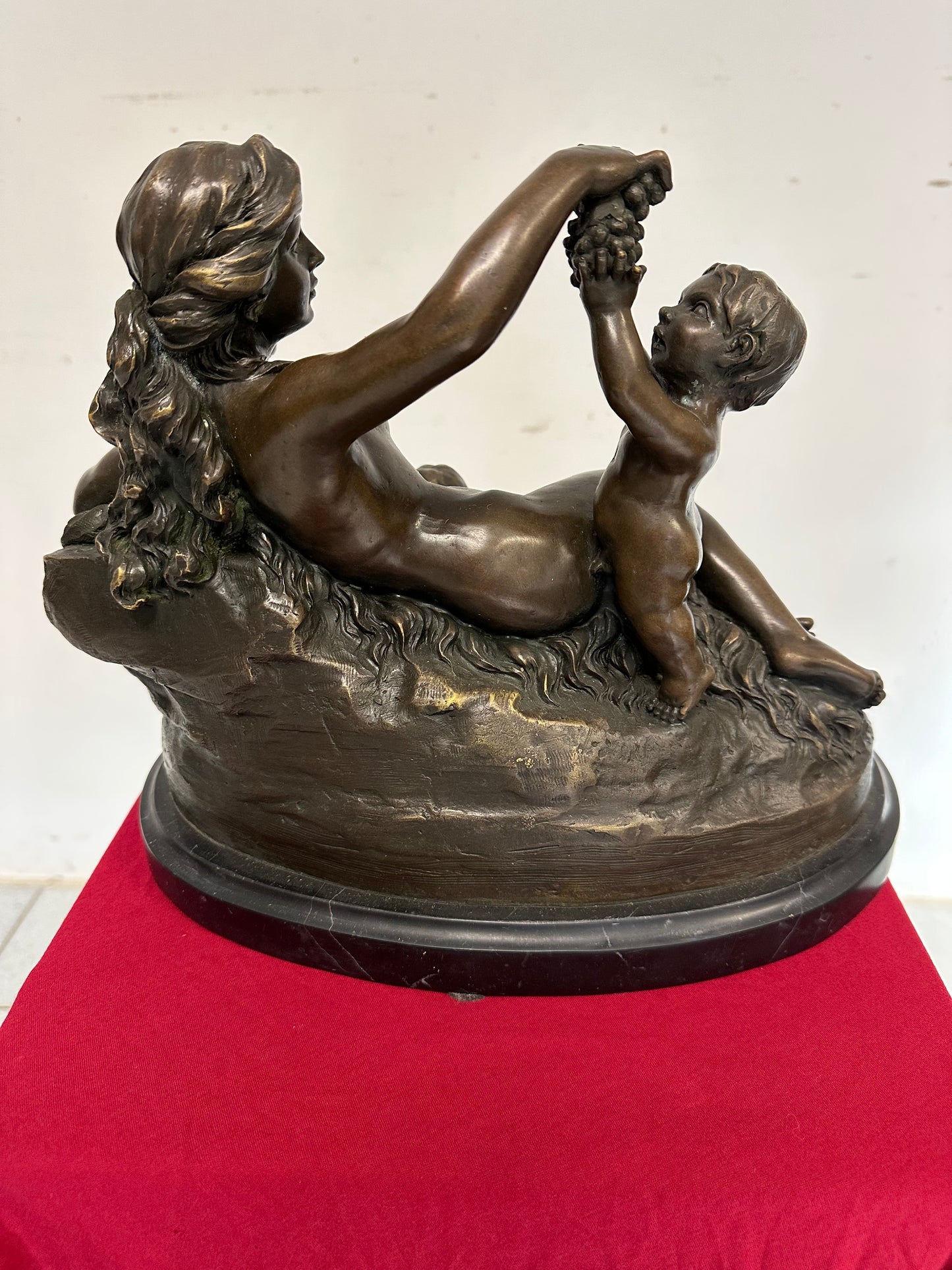 Scultura in bronzo firmata . XX secolo