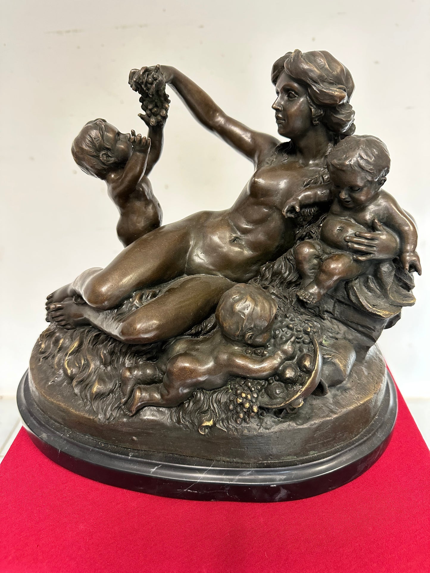 Scultura in bronzo firmata . XX secolo