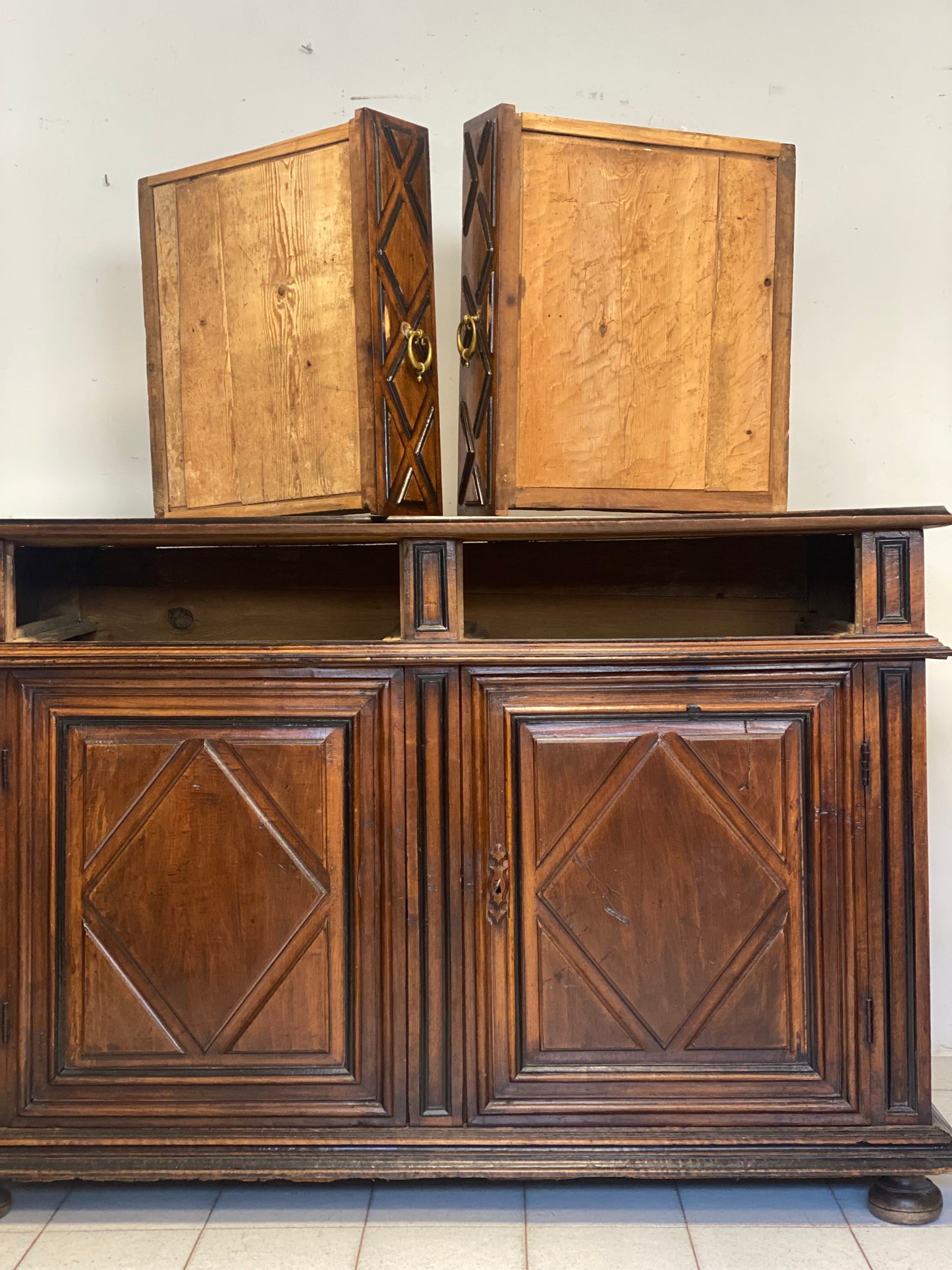 Credenza in noce Luigi XIV Lombardia Piemonte XVII secolo