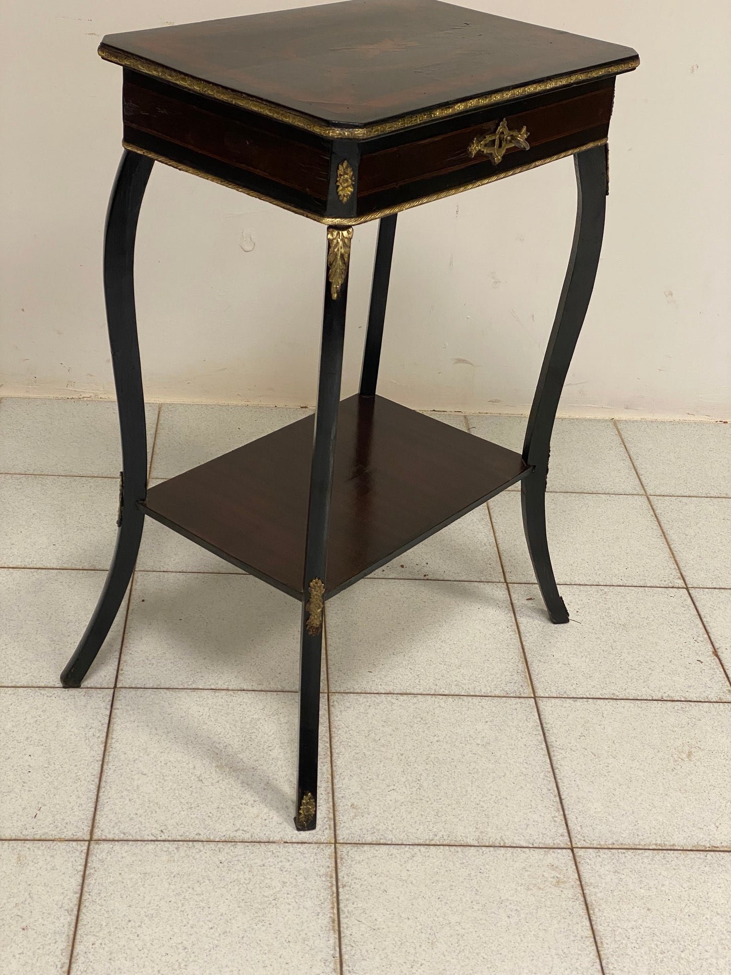 Tavolino da centro Napoleone III . Restaurato