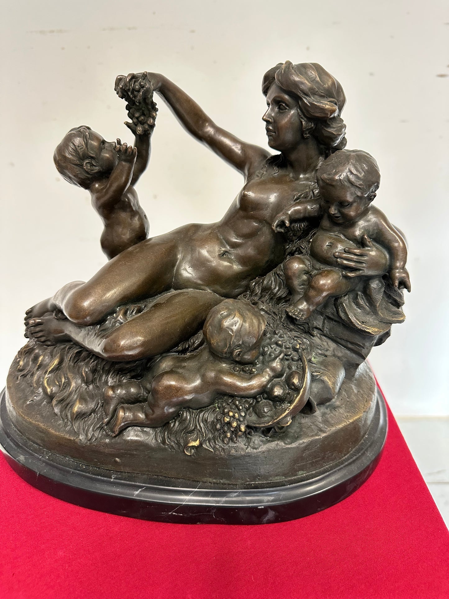 Scultura in bronzo firmata . XX secolo