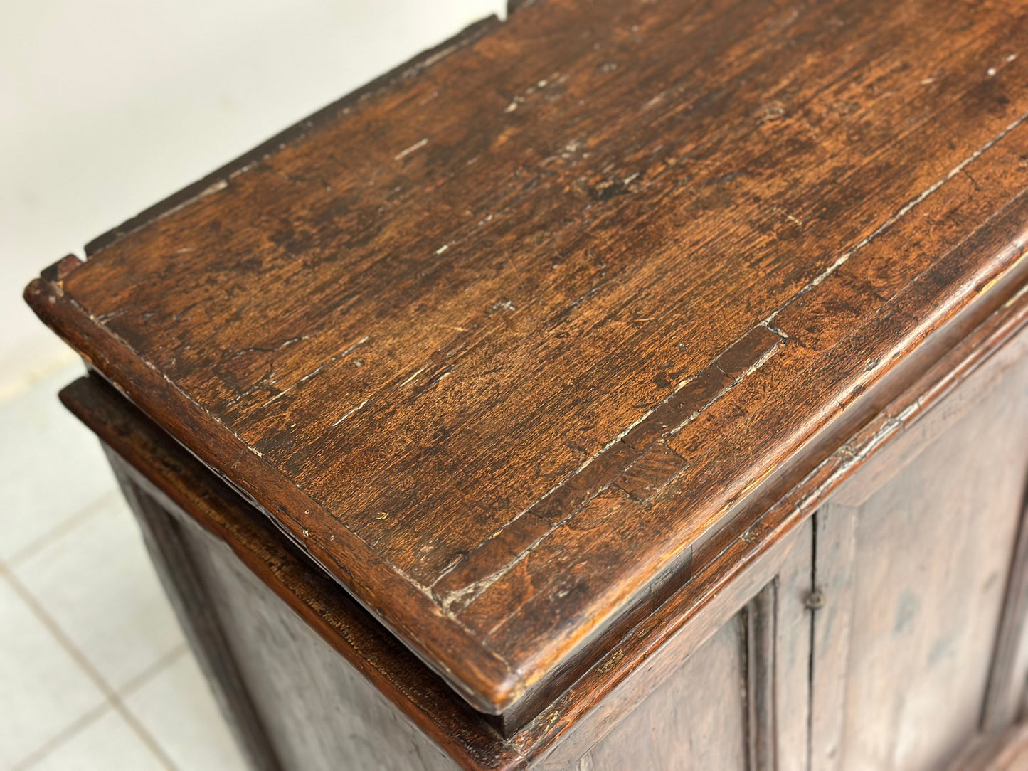 Credenza rustica Luigi XIV . Emilia fine 600 inizio 700