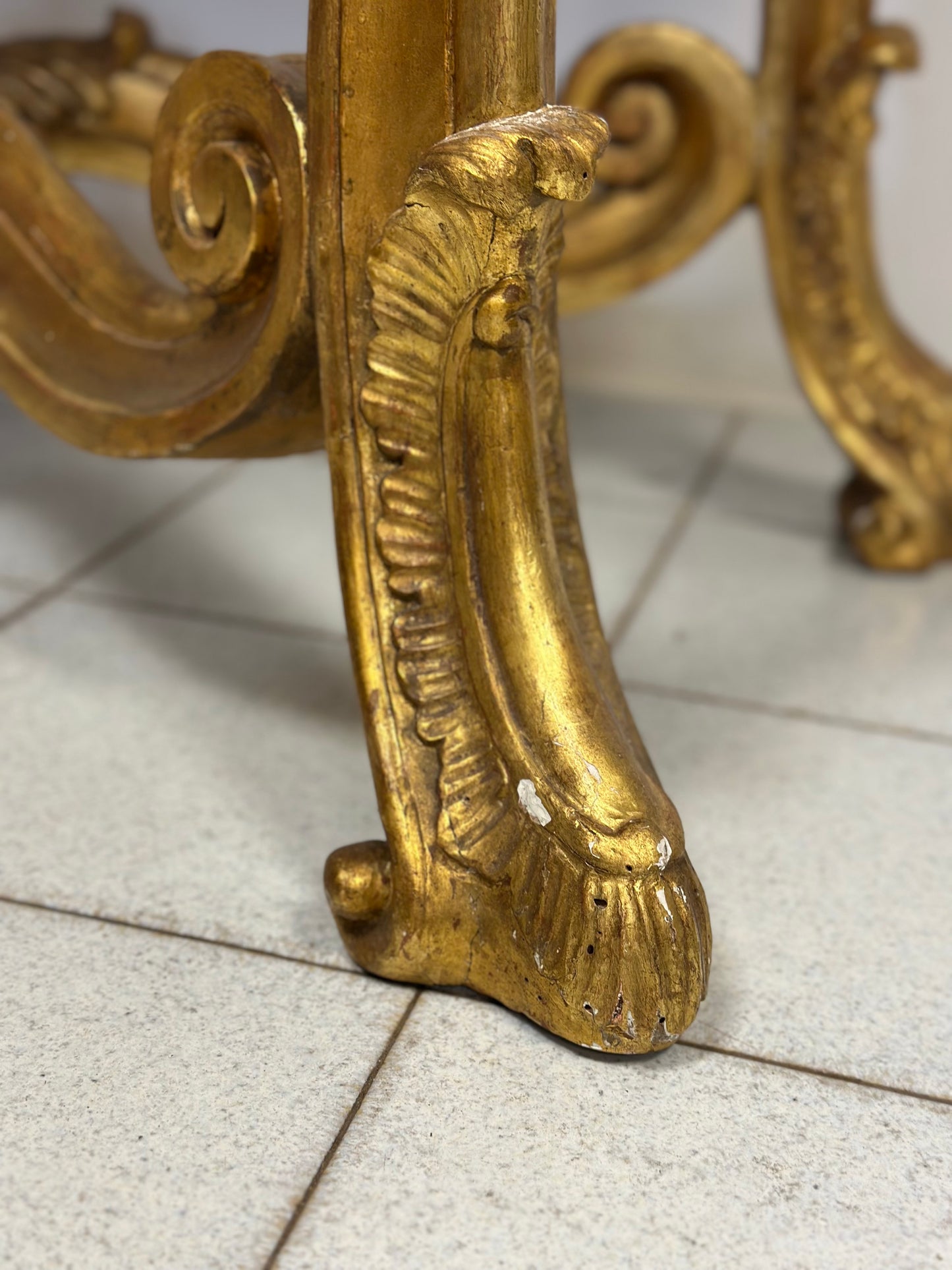 Consolle in legno intagliato e dorato .Napoli XVIII secolo