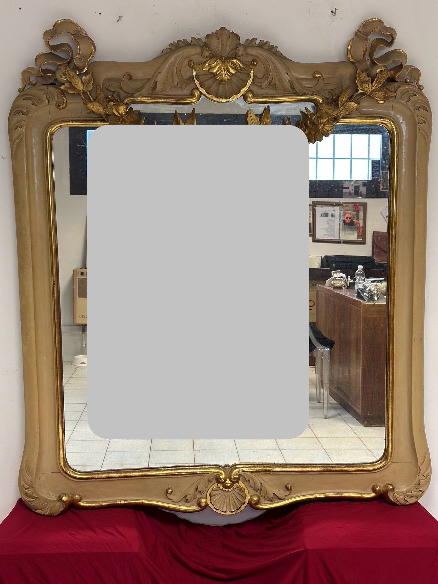 Specchiera laccata e dorata.Siena primi 800