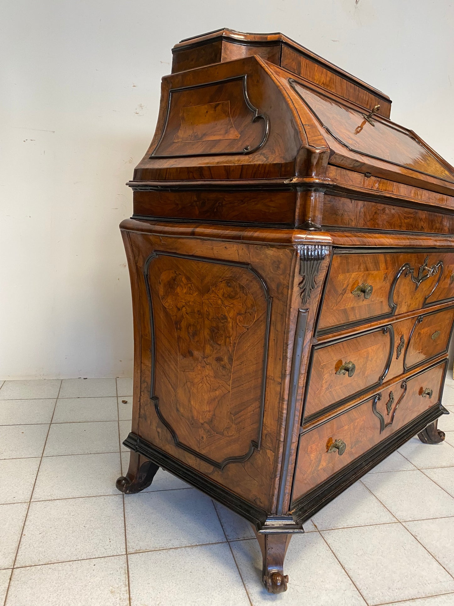 Ribalta Luigi XV lombarda a urna . Milano 1730