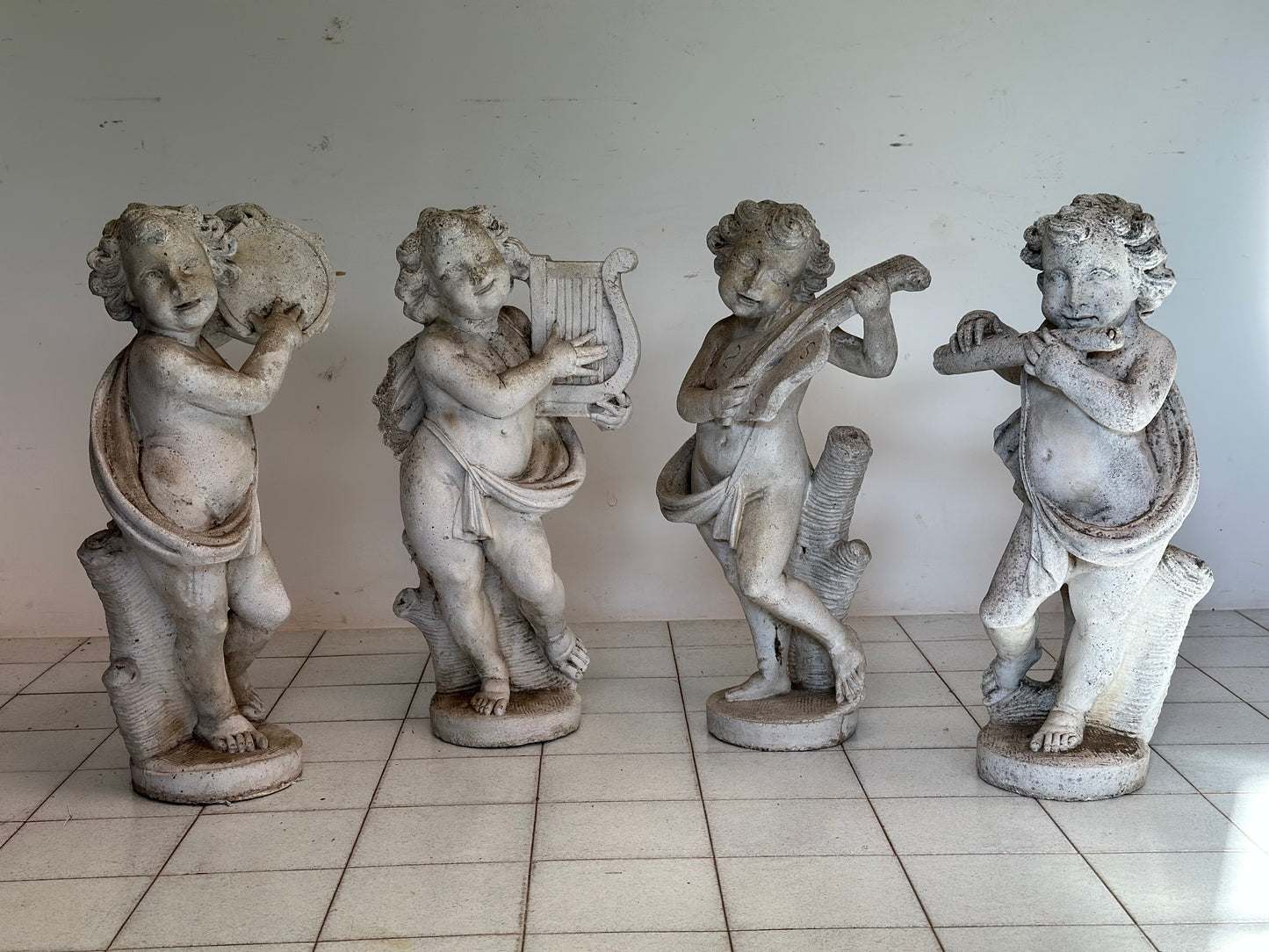 Gruppo di quattro Angeli con strumenti musicali.Inizio XX secolo