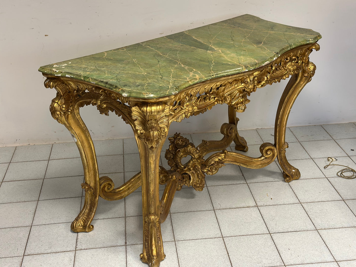 Consolle in legno intagliato e dorato .Napoli XVIII secolo