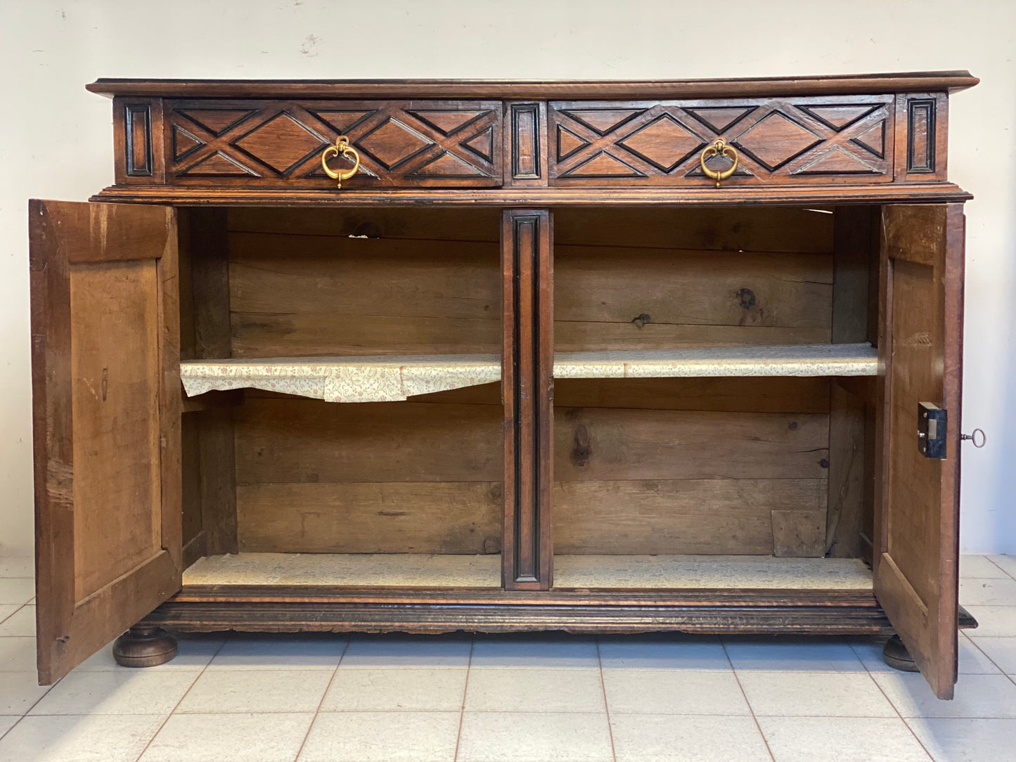 Credenza in noce Luigi XIV Lombardia Piemonte XVII secolo