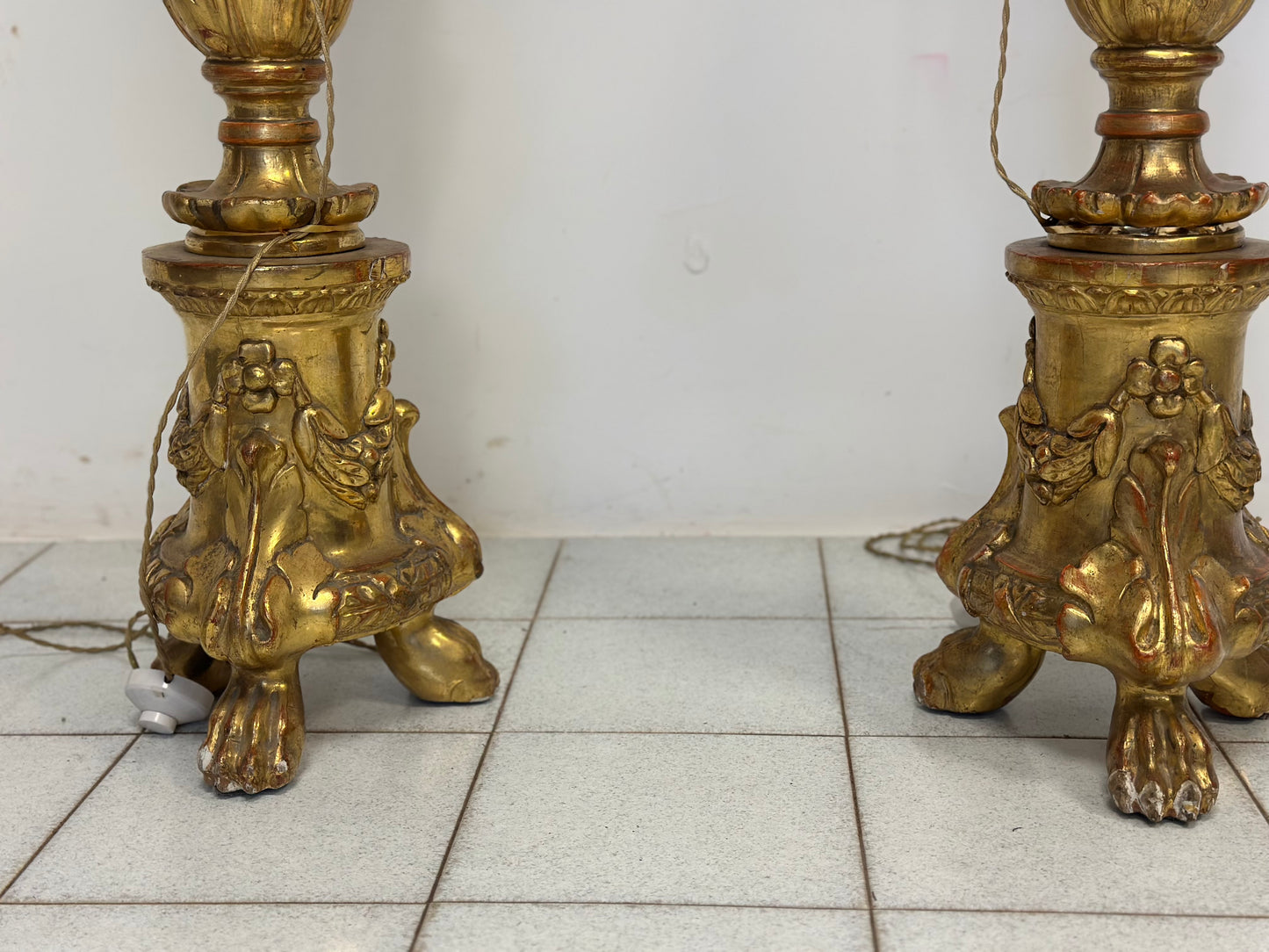Coppia di candelieri lignei in foglia oro . Primo impero inizio 800. 170 cm