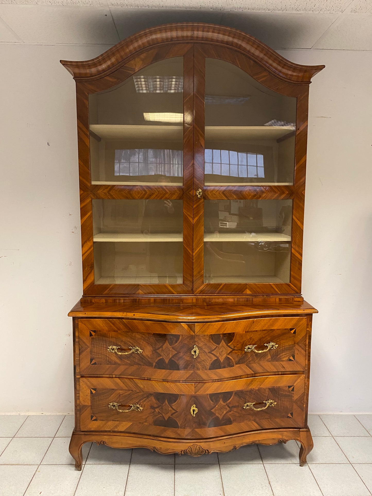 Louis XV shaped chest of drawers with riser. Emilia 700