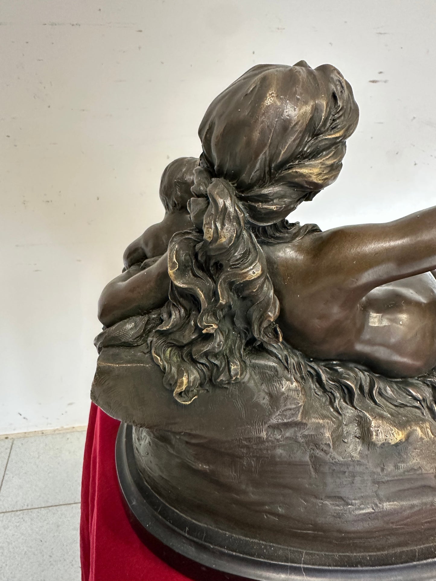 Scultura in bronzo firmata . XX secolo