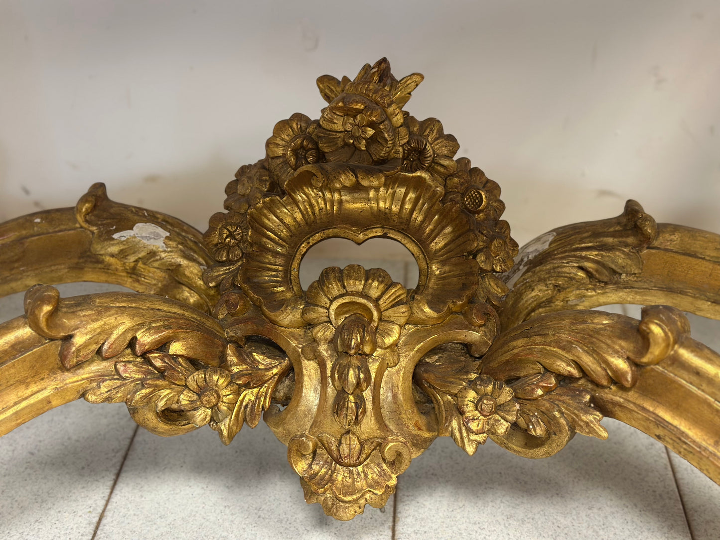 Consolle in legno intagliato e dorato .Napoli XVIII secolo