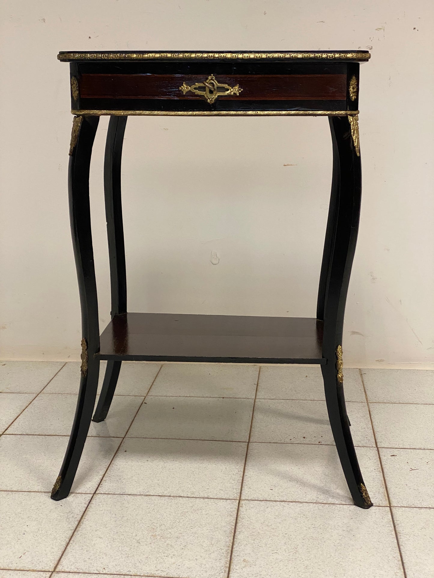 Tavolino da centro Napoleone III . Restaurato