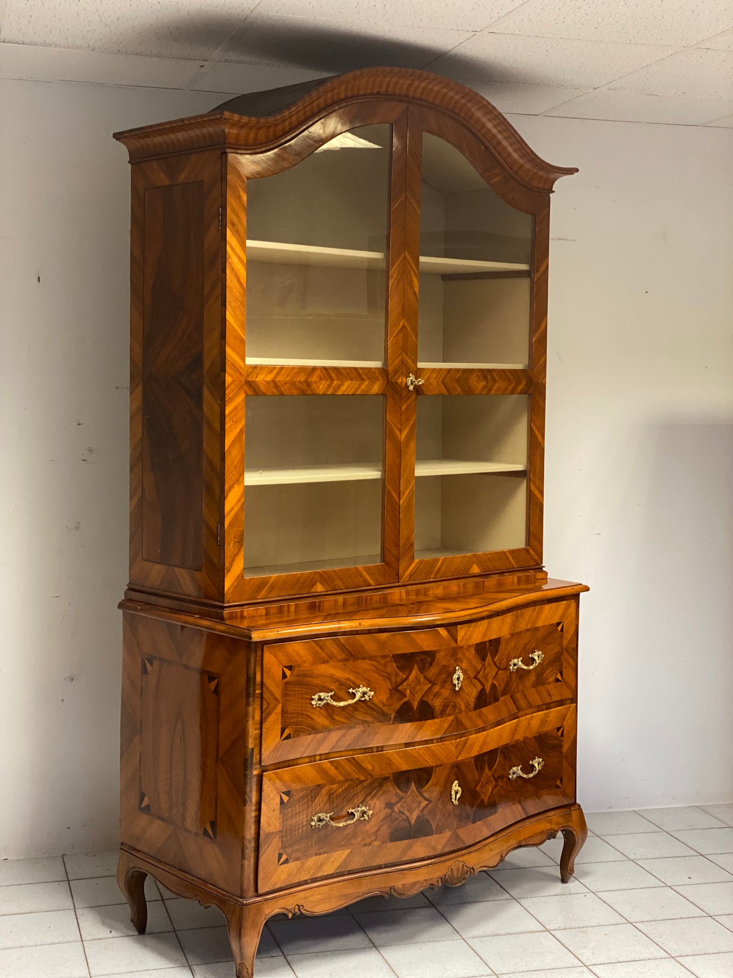 Louis XV shaped chest of drawers with riser. Emilia 700