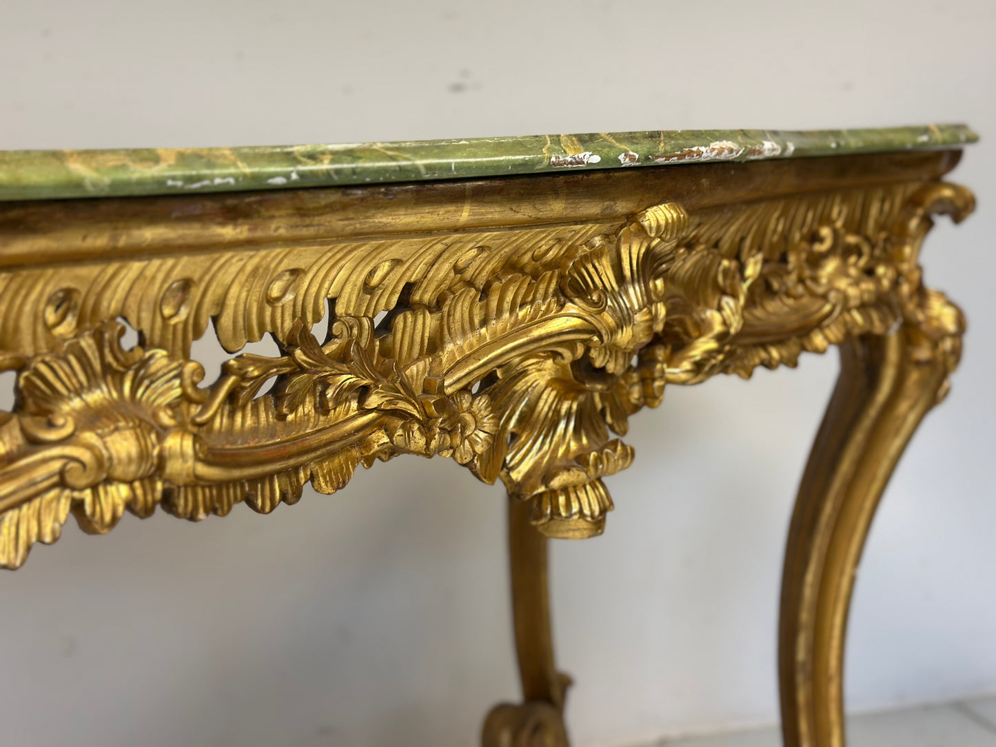 Consolle in legno intagliato e dorato .Napoli XVIII secolo