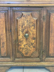 Mobiletto una porta con cassetto . XVII secolo