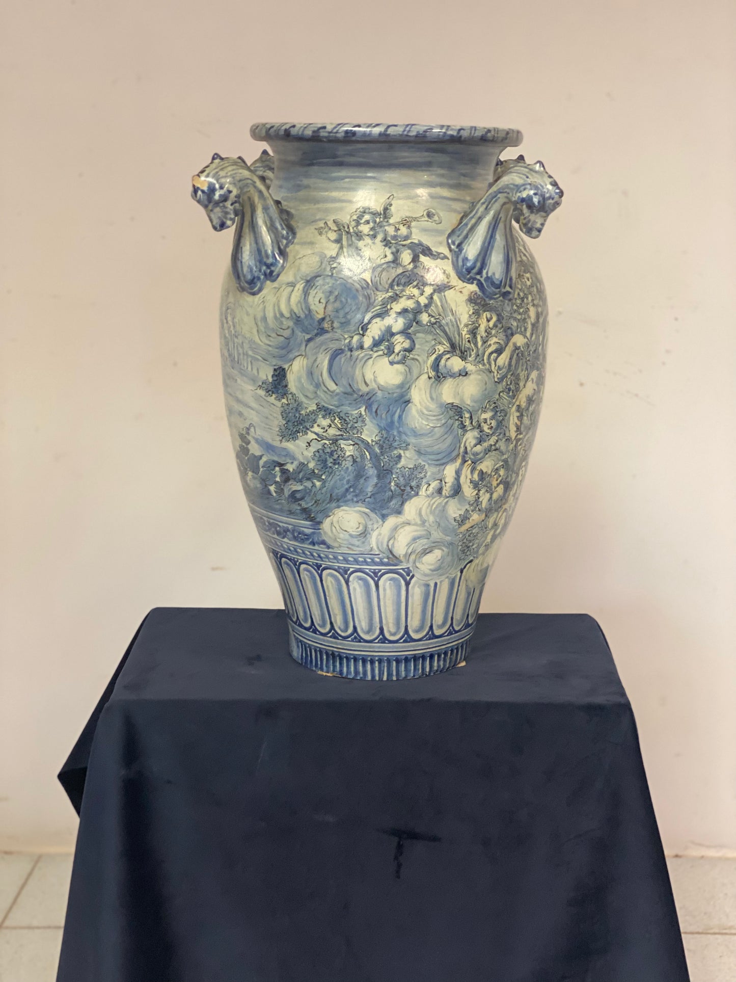 Vaso da farmacia in maiolica Albissola firmato e datato 1922 . H 64